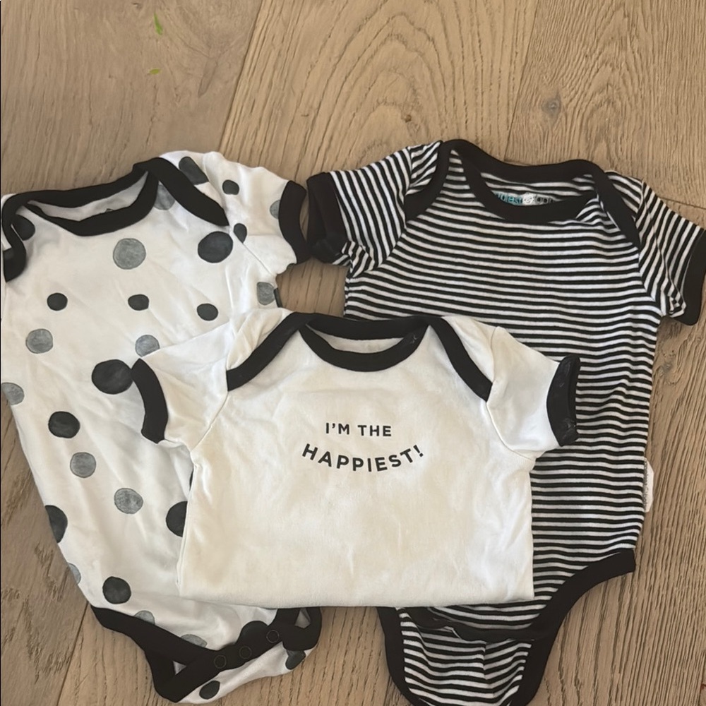 Happiest Baby - Black and White Baby Bodysuit Set